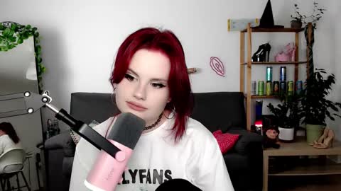 dellacrush_ online show from 20, 9, 2025