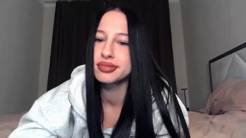 Snapshot of delly_love chatting on 5, 10, 2025 delly_love online show from 5, 10, 2025