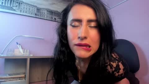 Snapshot of demi__moore_ chatting on 3, 2, 2026 DEMI MOORE online show from 3, 2, 2026