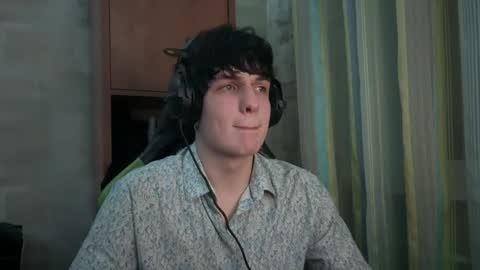 Snapshot of denbunnyy chatting on 4, 2, 2026 Daniel online show from 4, 2, 2026