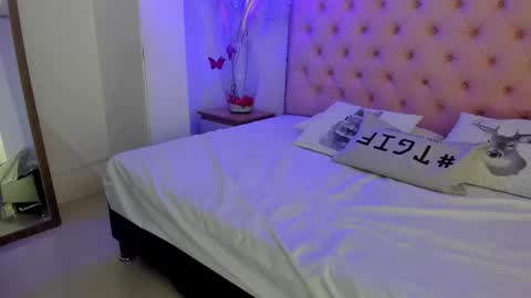 denisse_logan online show from 9, 3, 2026