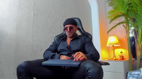 dennis_cox_ online show from 26, 1, 2025