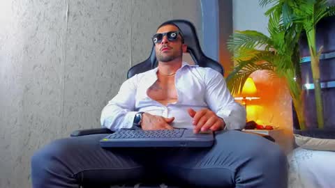 dennis_cox_ online show from 19, 2, 2025