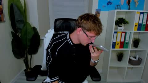 Dennis online show from 24, 11, 2025