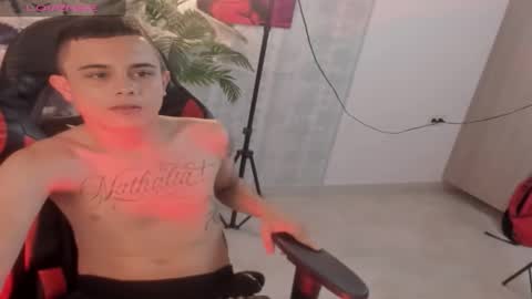Snapshot of dereck_hot_ chatting on 14, 10, 2025 dereck_hot_ online show from 14, 10, 2025