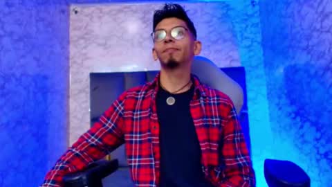 Snapshot of dereck_monroe chatting on 17, 12, 2025 Dereck online show from 17, 12, 2025