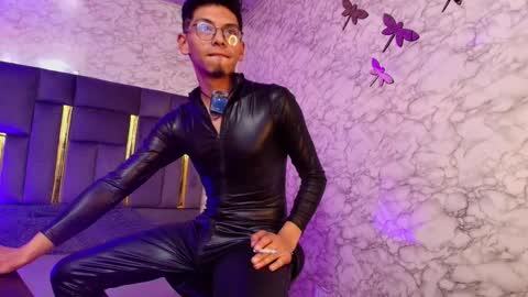 Snapshot of dereck_monroe chatting on 21, 12, 2025 Dereck online show from 21, 12, 2025