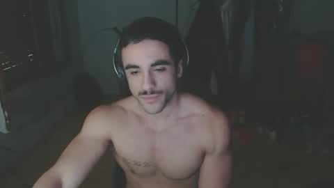 Snapshot of derekhuge chatting on 6, 11, 2025 derekhuge online show from 6, 11, 2025