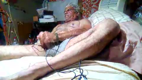 Snapshot of derick1961 chatting on 25, 5, 2026 derick1961 online show from 25, 5, 2026