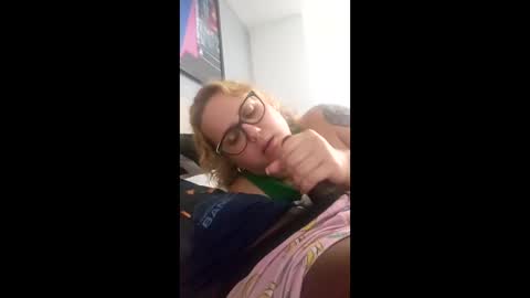 Derk  Mae online show from 12, 4, 2026