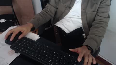 Snapshot of derrik_ chatting on 3, 1, 2025 online show from 3, 1, 2025