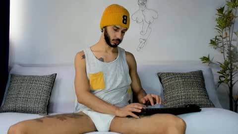 Snapshot of derrymaster chatting on 25, 5, 2026 JhimyMaster online show from 25, 5, 2026