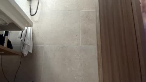 designerskier online show from 2, 1, 2025