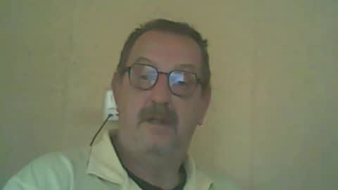 Snapshot of destelp chatting on 12, 10, 2025 destelp online show from 12, 10, 2025