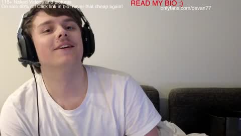 Snapshot of devantheplug chatting on 13, 12, 2024 Devan online show from 13, 12, 2024