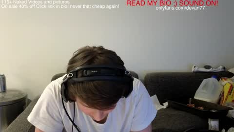 Snapshot of devantheplug chatting on 14, 12, 2024 Devan online show from 14, 12, 2024