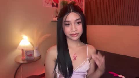 Snapshot of devine_goddessx chatting on 21, 11, 2025 Devine Greyson online show from 21, 11, 2025