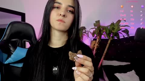 PaulaInsta  paulacastellanos 1Pvt open online show from 17, 1, 2025