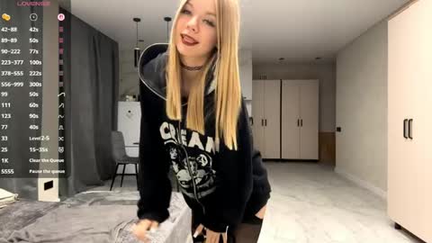 Snapshot of dewdropdoll chatting on 26, 5, 2026 dewdropdoll online show from 26, 5, 2026