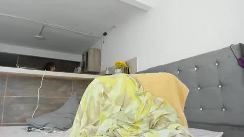 Snapshot of dewolk chatting on 21, 11, 2025 thumb up me please its important online show from 21, 11, 2025