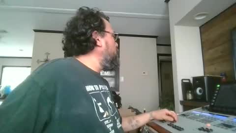 Snapshot of dexterbanana chatting on 21, 6, 2026 Mike Sounde online show from 21, 6, 2026