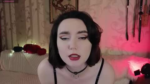 Diana Di Honey online show from 8, 11, 2025