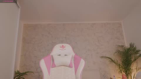 Snapshot of diamond_ava_ chatting on 7, 4, 2026 Thea online show from 7, 4, 2026