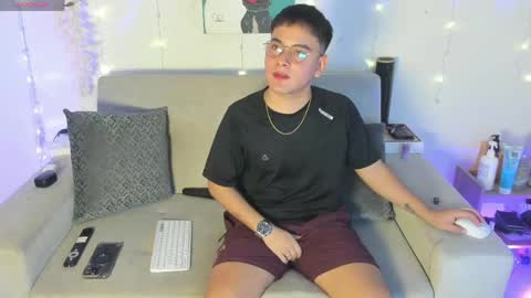 Snapshot of diegorobles30 chatting on 2, 6, 2026 Diego Robles online show from 2, 6, 2026