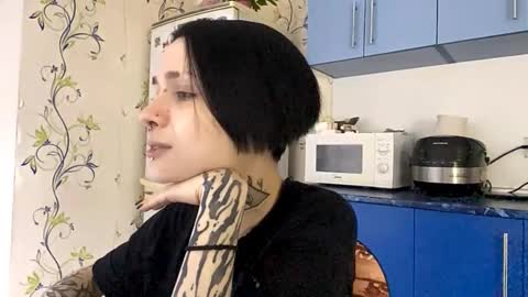 Snapshot of dinorahdamoro chatting on 17, 10, 2025 Cate online show from 17, 10, 2025