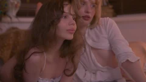 Snapshot of divine_lights chatting on 11, 6, 2026 Eva and Lucia online show from 11, 6, 2026