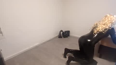 Snapshot of doggy7style chatting on 12, 9, 2025 Carolina online show from 12, 9, 2025