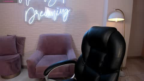 Dolcie  online show from 22, 1, 2025