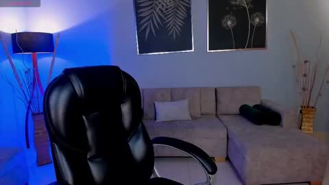 Dolcie  online show from 14, 1, 2026