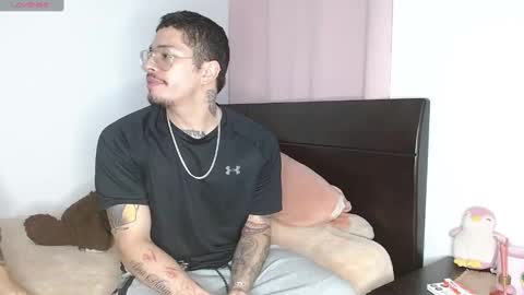 Auro and Santiago online show from 5, 12, 2024