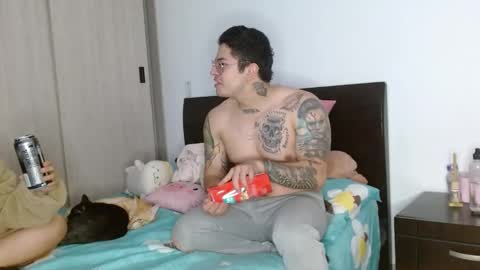 Auro and Santiago online show from 4, 2, 2025