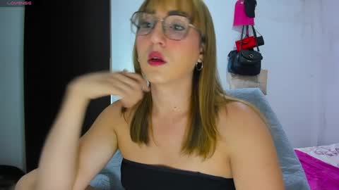 Snapshot of doll_andrea_ chatting on 8, 6, 2026 ANDREA online show from 8, 6, 2026