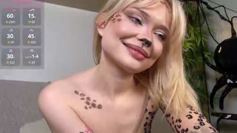 Snapshot of doll_from_venus chatting on 31, 10, 2025 Dorothy Mayfield online show from 31, 10, 2025