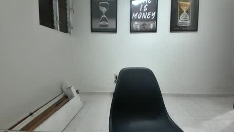 DollarHot30 online show from 4, 1, 2025