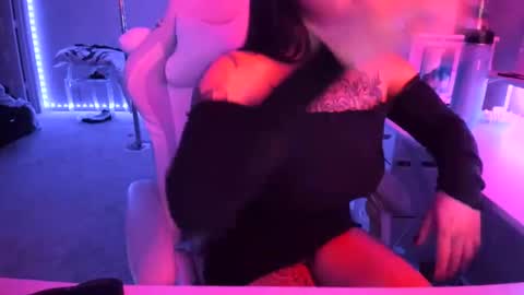 DOLLLFACE online show from 10, 9, 2025