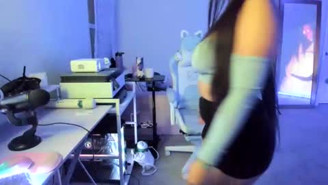 DOLLLFACE online show from 19, 9, 2025