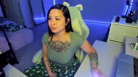 DOLLLFACE online show from 21, 11, 2025