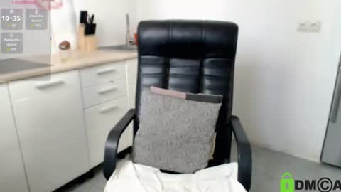 Snapshot of dolly_sun chatting on 23, 7, 2026 ILONA online show from 23, 7, 2026