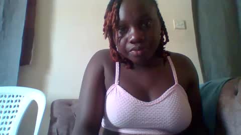 Snapshot of dollyvee chatting on 12, 11, 2025 dollyvee online show from 12, 11, 2025