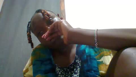 Snapshot of dollyvee chatting on 28, 11, 2025 dollyvee online show from 28, 11, 2025