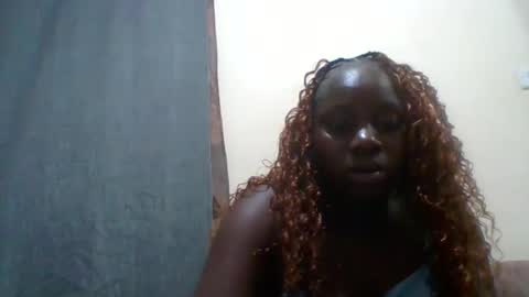 Snapshot of dollyvee chatting on 16, 12, 2025 dollyvee online show from 16, 12, 2025