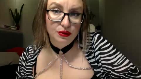DOM MUMMY online show from 25, 10, 2025