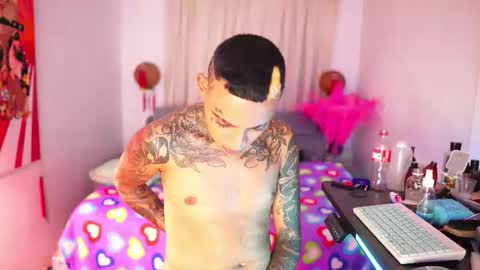 Snapshot of dominant_gay_xxx chatting on 22, 10, 2025 jjhoy online show from 22, 10, 2025