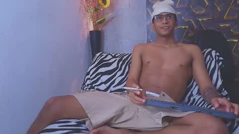 dominic_smith_ online show from 19, 6, 2026