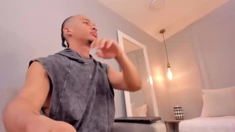 Dominick Star online show from 5, 11, 2025