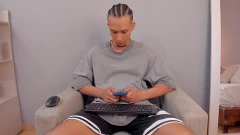 Dominick Star online show from 8, 11, 2025